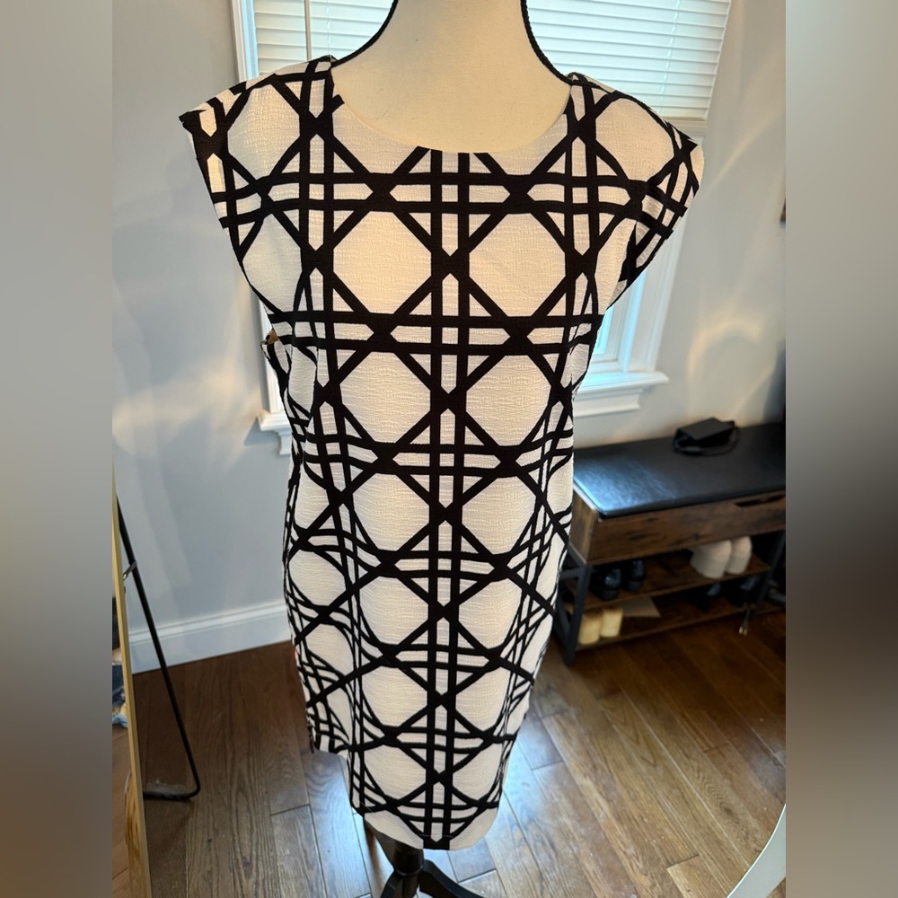 Elegant Black and White Geometric Mini Dress with Coral Zipper